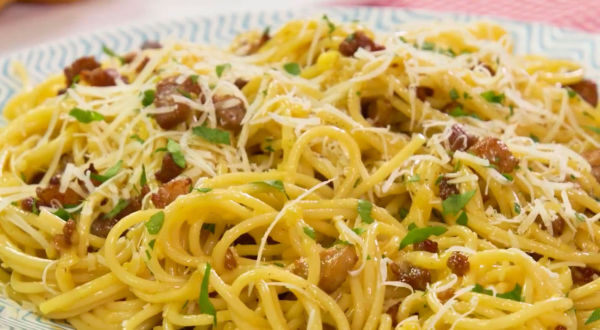 Espaguetis a la carbonara con huevo: receta paso a paso VIDEO | Recetas Buenazo