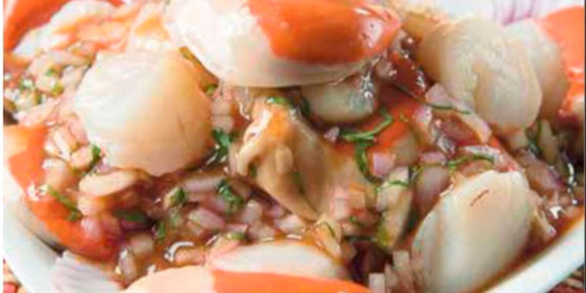 Ceviche de conchas de abanico en jugo de tomate y vodka