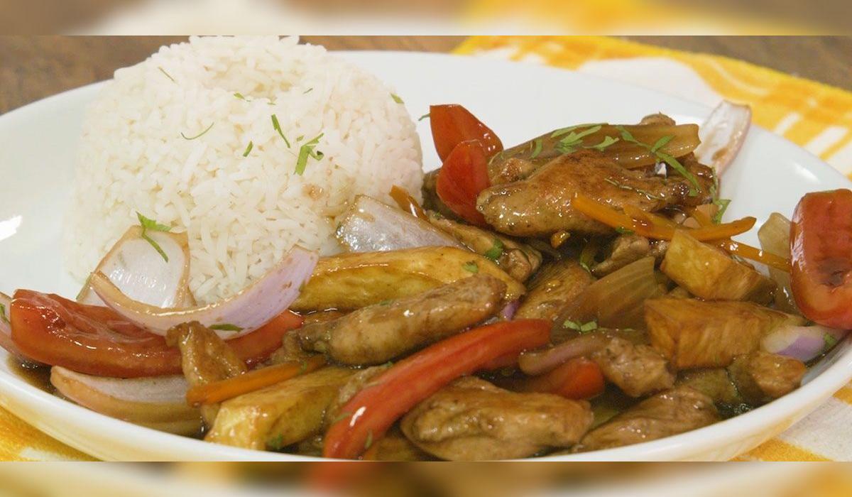 Pollo saltado