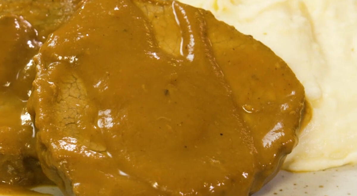 Asado de res con puré de papas [VIDEO]