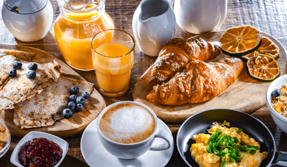Este es el alimento que no debes consumir en el desayuno por sus efectos inflamatorios
