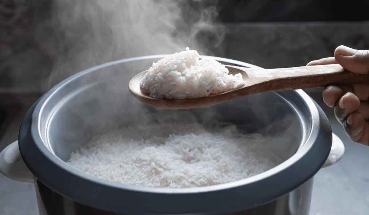 Por qué deberías cocinar el arroz con un poco de vinagre