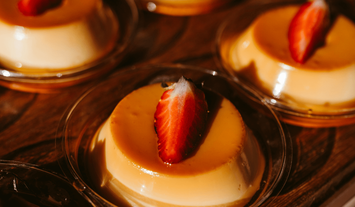 Prepara un delicioso flan en tan solo 10 minutos y sin horno.
