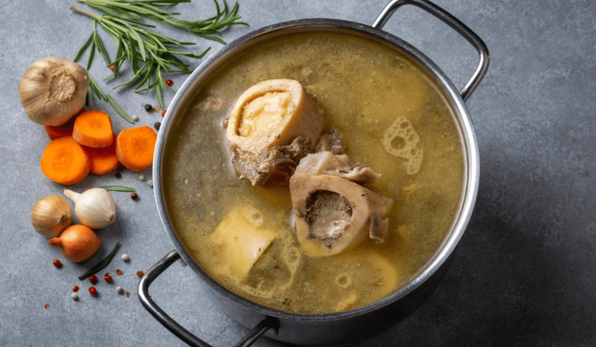 Caldo de huesos: ¿beneficios reales o solo un mito?