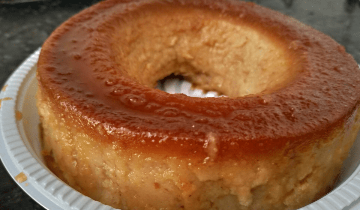 Receta de budín de pan sin huevo.