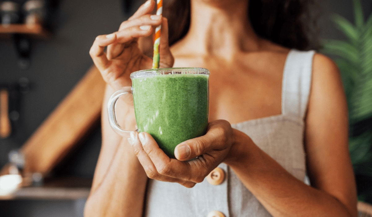 Tomar este jugo en ayunas puede ayudarte a olvidarte de la gastritis