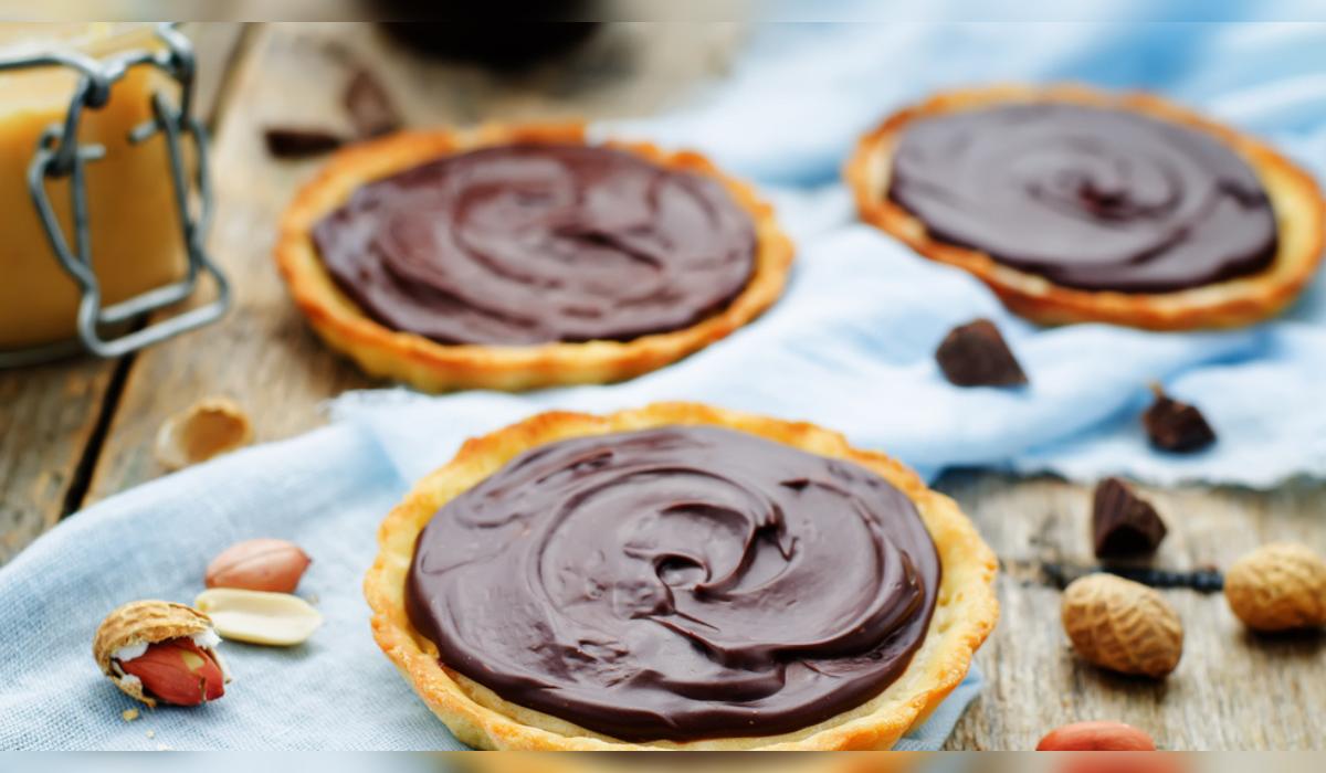 ¡Sin horno y en minutos! Este pay de chocolate y cacahuate está volviendo locos a todos