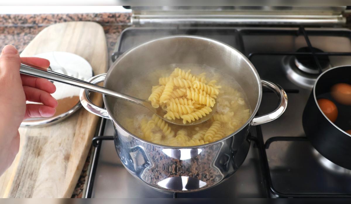 La forma más eficiente de hervir pasta, según un ingeniero.