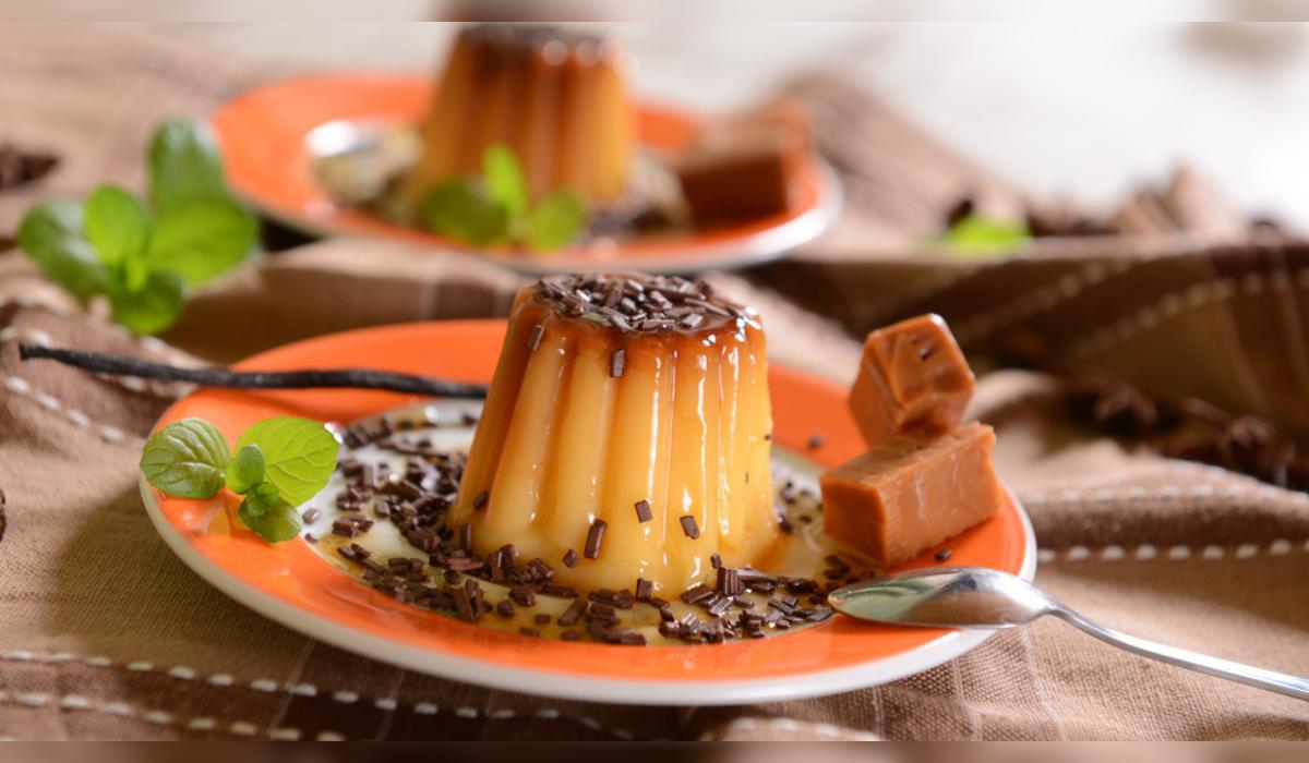 Con ingredientes sencillos y un toque de café, este flan se ha vuelto viral entre los amantes de los postres. Fuente: Shutterstock.