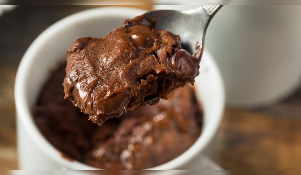 El ‘mug cake’ de chocolate que arrasa en TikTok por su sabor y lo fácil que es