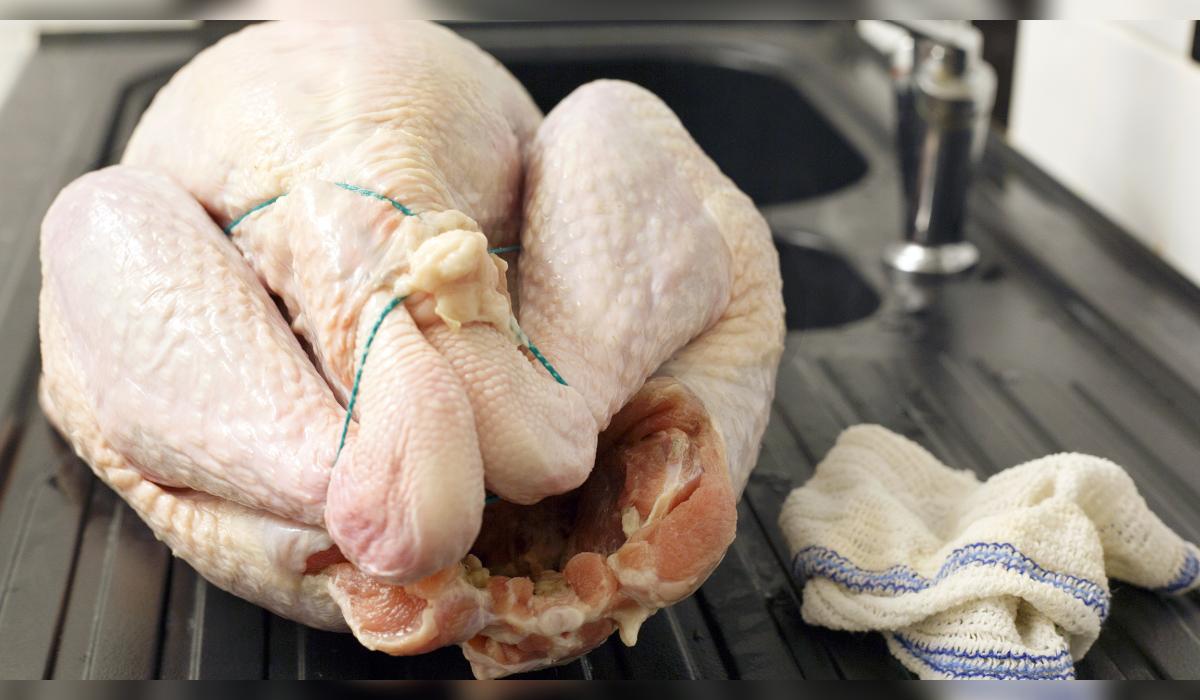 Descongelar mal el pavo puede poner en riesgo la salud.