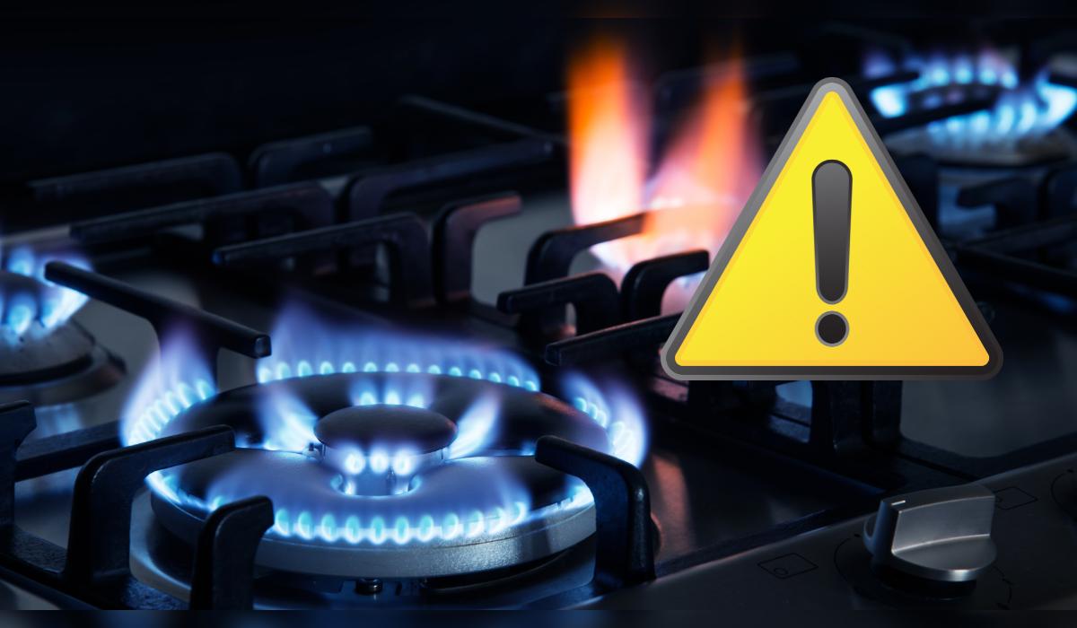 Cocina a gas en funcionamiento: principal fuente de dióxido de nitrógeno en el hogar, según Stanford.