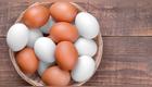 ¿Qué huevo es más saludable, el blanco o el rosado?