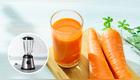 El jugo de zanahoria preparado en licuadora conserva toda la fibra y los nutrientes naturales.