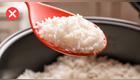 El arroz chaufa es una deliciosa receta que puede arruinarse si usas arroz recién hecho. Este error común hace que la mezcla se vuelva pegajosa y pastosa. Foto: Envato