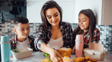 ¿Tus hijos no desayunan? Esto podría estar afectando su concentración