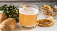 Agua de cáscara de papa: Para qué sirve y por qué deberías tomarla