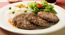 Hamburguesas de carne caseras con manzana rallada fácil