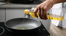 Aceite de cocina usado: cómo reciclarlo y evitar contaminar el agua