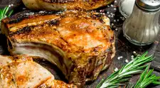 Mejor forma de cocinar chuletas de cerdo: dóralas y mantenlas jugosas