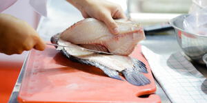 Semana Santa 2024: ¿Cómo limpiar y filetear pescado?