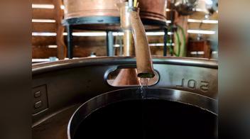 Más allá del pisco: el universo de los destilados peruanos