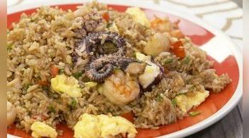 Arroz chaufa de mariscos (VIDEO)