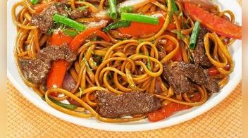 Tallarín saltado criollo [VIDEO]