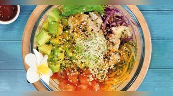 Poke bowl saludable: receta paso a paso VIDEO
