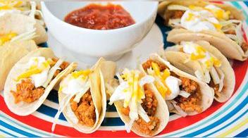 Minitacos con sour cream
