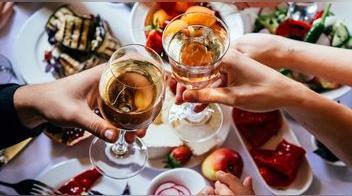 El maridaje: consejos para combinar comida y bebida