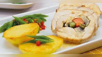 Enrollado de pollo con verduras y papa: fácil y sabroso