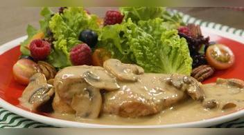 Pollo con champiñones y vino blanco [VIDEO]