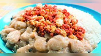 Pallares con salchicha de Huacho, un combo contundente