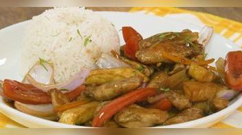 Cómo preparar saltado de pollo delicioso y en pocos minutos (VIDEO)