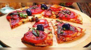 Pizza de anchoas en caja china: receta paso a paso