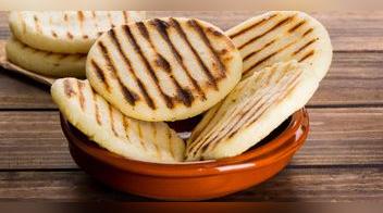 ¿Qué son y cómo se hacen las arepas?