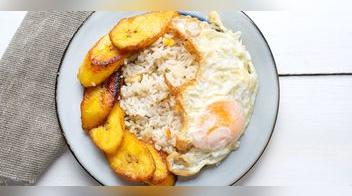 Por qué se llama arroz a la cubana