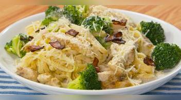Tallarines a lo Alfredo con pollo y brócoli: receta paso a paso