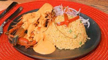 Arroz con camarones y salsa de rocoto