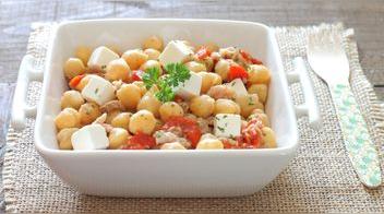 Ensalada de garbanzos con atún y queso: receta paso a paso