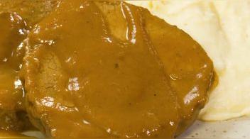 Asado de res con puré de papas [VIDEO]