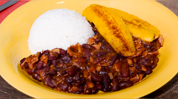 Frejoles rojos (red kidney) con tocino: receta paso a paso (VIDEO)