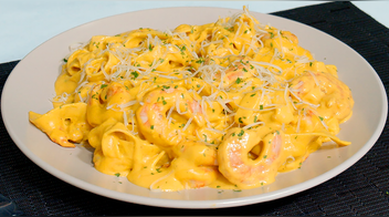 Tallarines a la huancaína con langostinos: receta paso a paso (VIDEO)