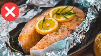 4 errores que seguramente cometes al usar papel aluminio en la cocina