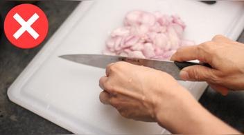 ¿Por qué no deberías usar una sola tabla para cocinar?