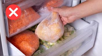 ¿Cómo guardar el pollo correctamente en el refrigerador? NO lo guardes en bolsas de plástico por esta razón