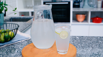 Limonada casera: receta paso a paso (VIDEO)