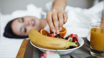 ¿QUÉ ALIMENTOS SE RECOMIENDA INGERIR SI TENGO DENGUE?