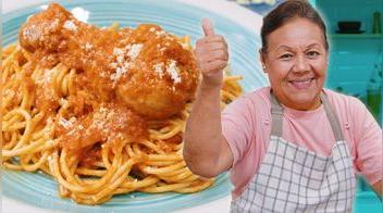 Cómo preparar tallarines rojos con pollo (VIDEO)